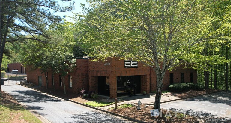 4000 Miller Ct W, Norcross, GA à vendre - Photo du bâtiment - Image 1 de 19