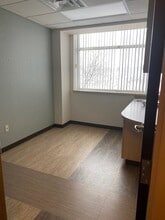 15959 Hall Rd, Macomb Township, MI à louer Photo intérieure- Image 1 de 4