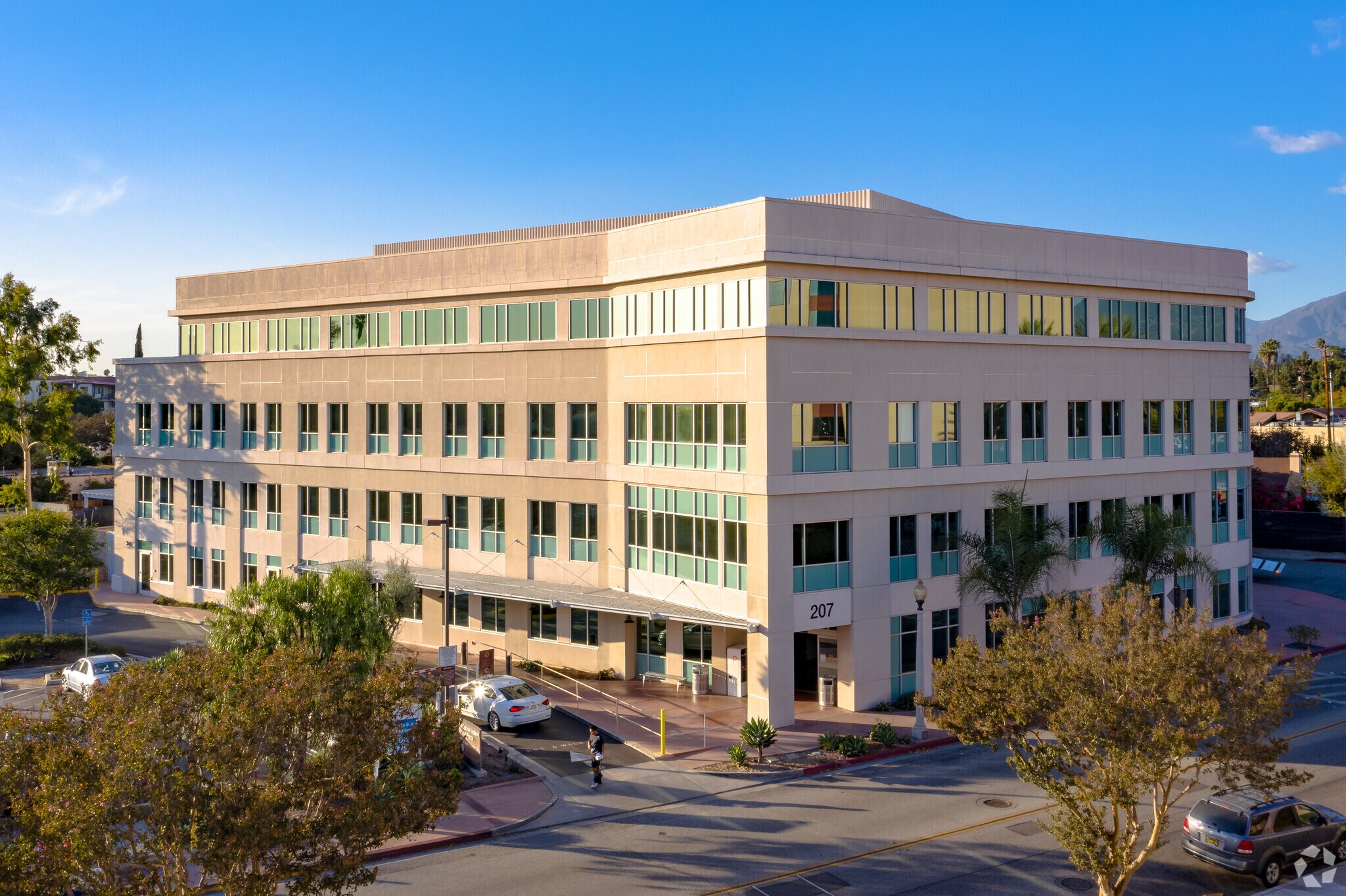 207 S Santa Anita Ave, San Gabriel, CA for lease Building Photo- Image 1 of 8