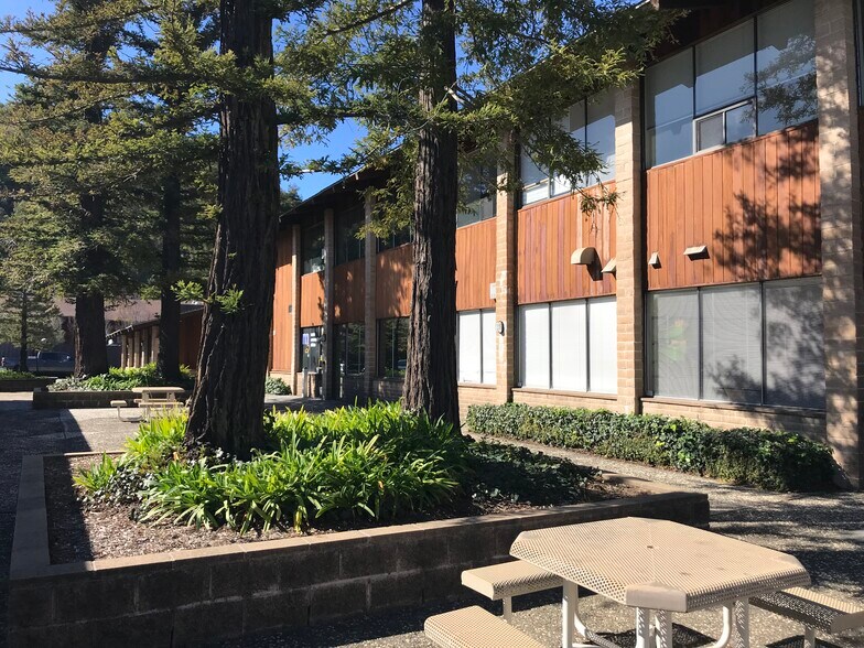 5 Bon Air Rd, Larkspur, CA à louer - Photo du bâtiment - Image 1 de 3