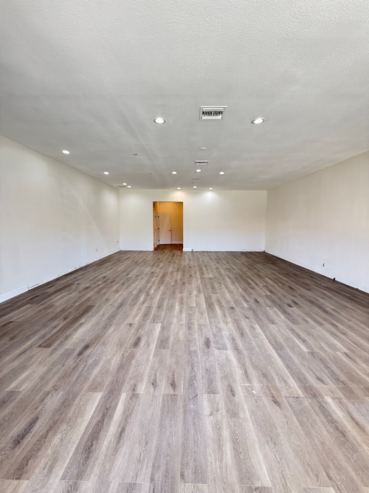 73890 El Paseo, Palm Desert, CA for lease Interior Photo- Image 1 of 6