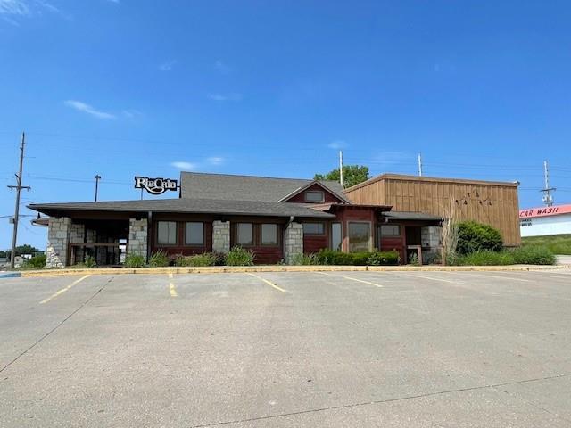 3704 Faraon St, Saint Joseph, MO for lease Building Photo- Image 1 of 40