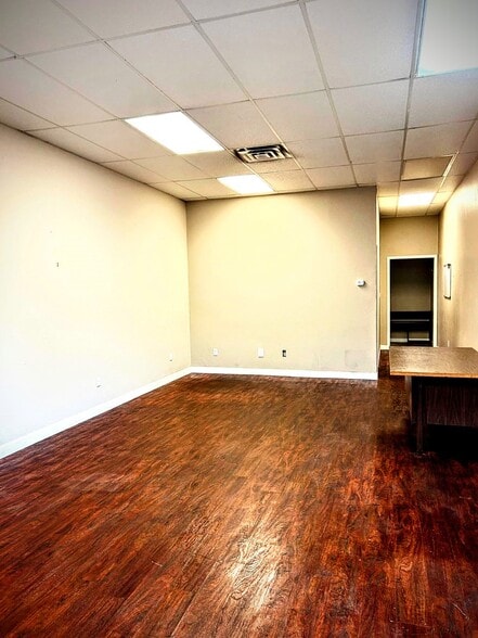 1614 N Us-281 Hwy, Marble Falls, TX for lease - Building Photo - Image 3 of 4