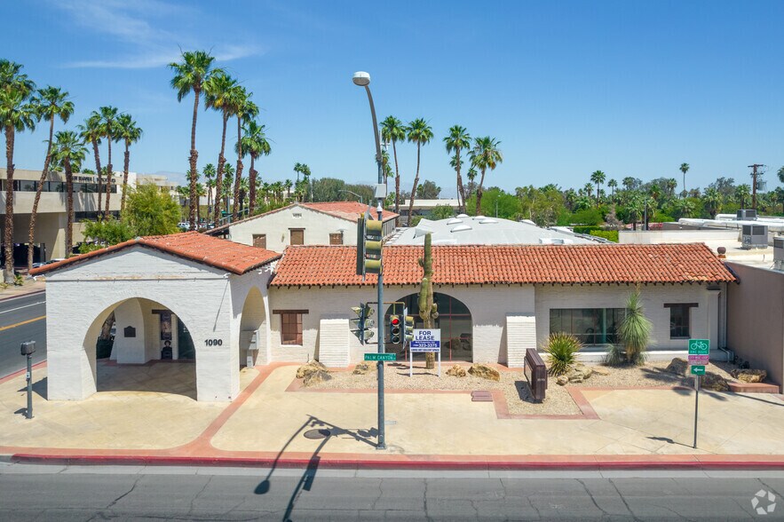 1090 N Palm Canyon Dr, Palm Springs, CA à louer - Photo du bâtiment - Image 2 de 31