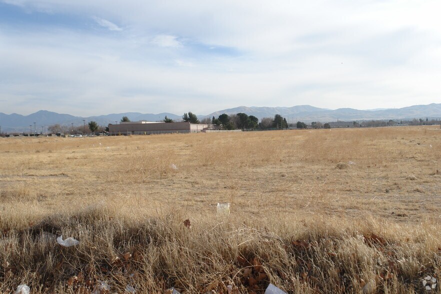 Palmdale & 27th Blvd, Palmdale, CA à vendre - Photo du bâtiment - Image 2 de 2