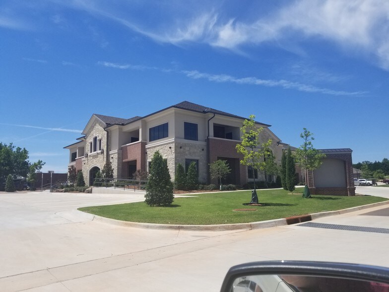 S Coltrane Rd, Edmond, OK à vendre - Photo du bâtiment - Image 3 de 4