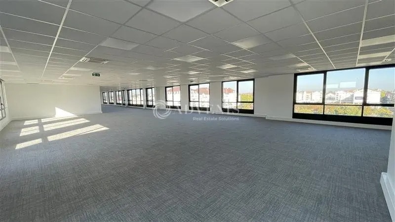 Bureau dans Bussy-Saint-Georges à louer Photo intérieure- Image 1 de 12