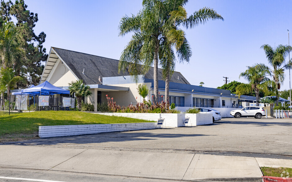 2987 Mesa Verde Dr E, Costa Mesa, CA for sale - Primary Photo - Image 1 of 1