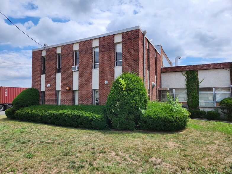 687 Lehigh Ave, Union Township, NJ for lease - Building Photo - Image 1 of 7