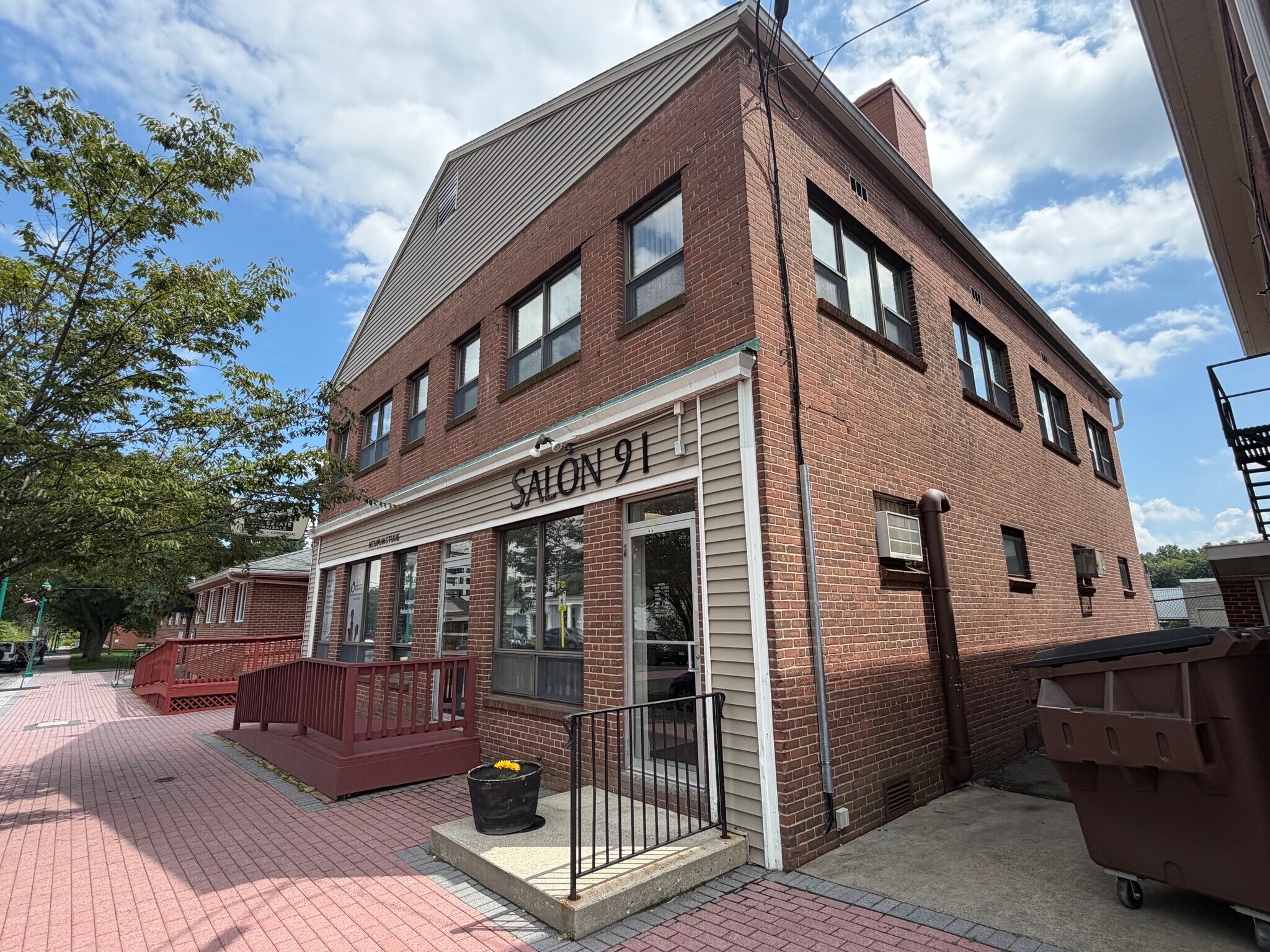 93 Market Sq, Newington, CT à vendre Photo principale- Image 1 de 31