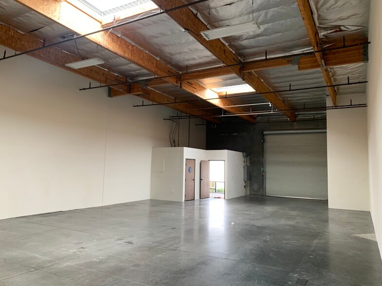 202 E Alton Ave, Santa Ana, CA for lease - Interior Photo - Image 2 of 8