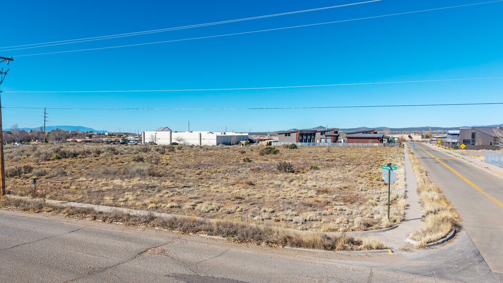 7512 Gooney Bird Way, Santa Fe, NM à vendre - Photo du bâtiment - Image 3 de 33