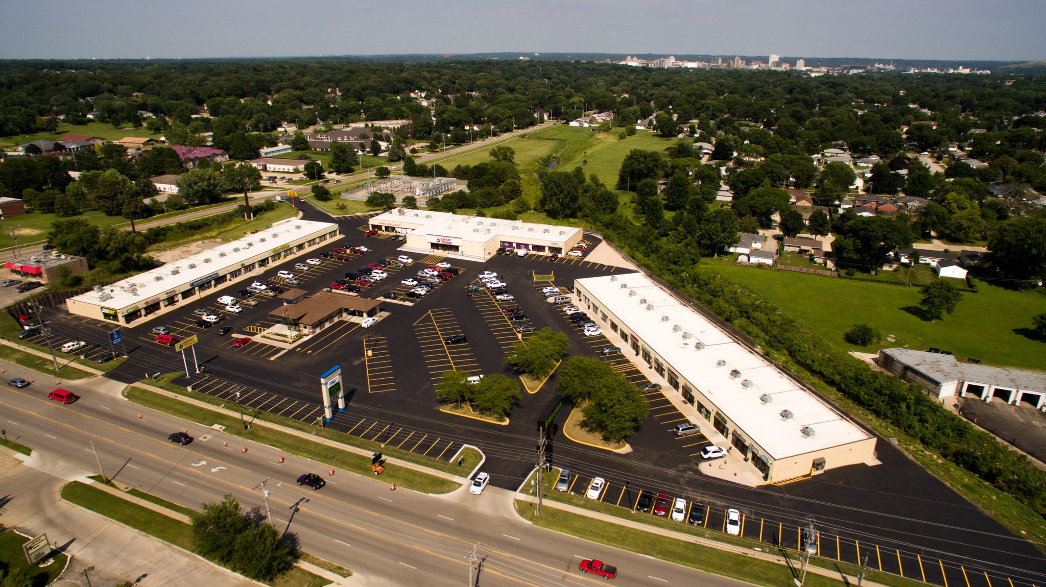 341-425 Edgewood Rd NW, Cedar Rapids, IA for lease Primary Photo- Image 1 of 8