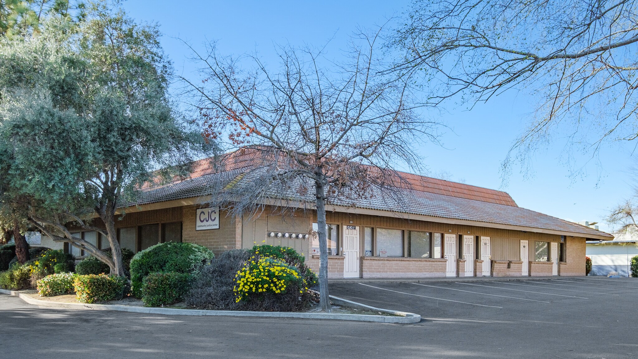 4840 N 1st St, Fresno, CA à vendre Photo du bâtiment- Image 1 de 7