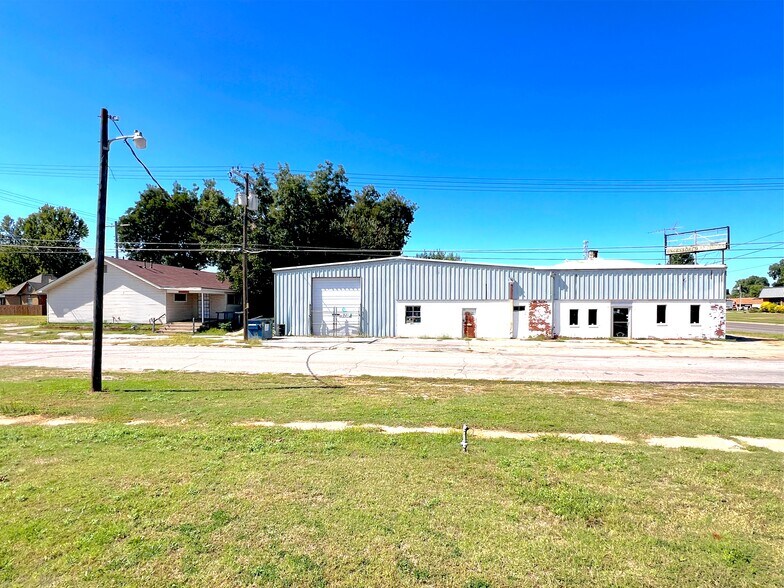 127 N 9th St, Chickasha, OK à vendre - Photo du bâtiment - Image 3 de 21