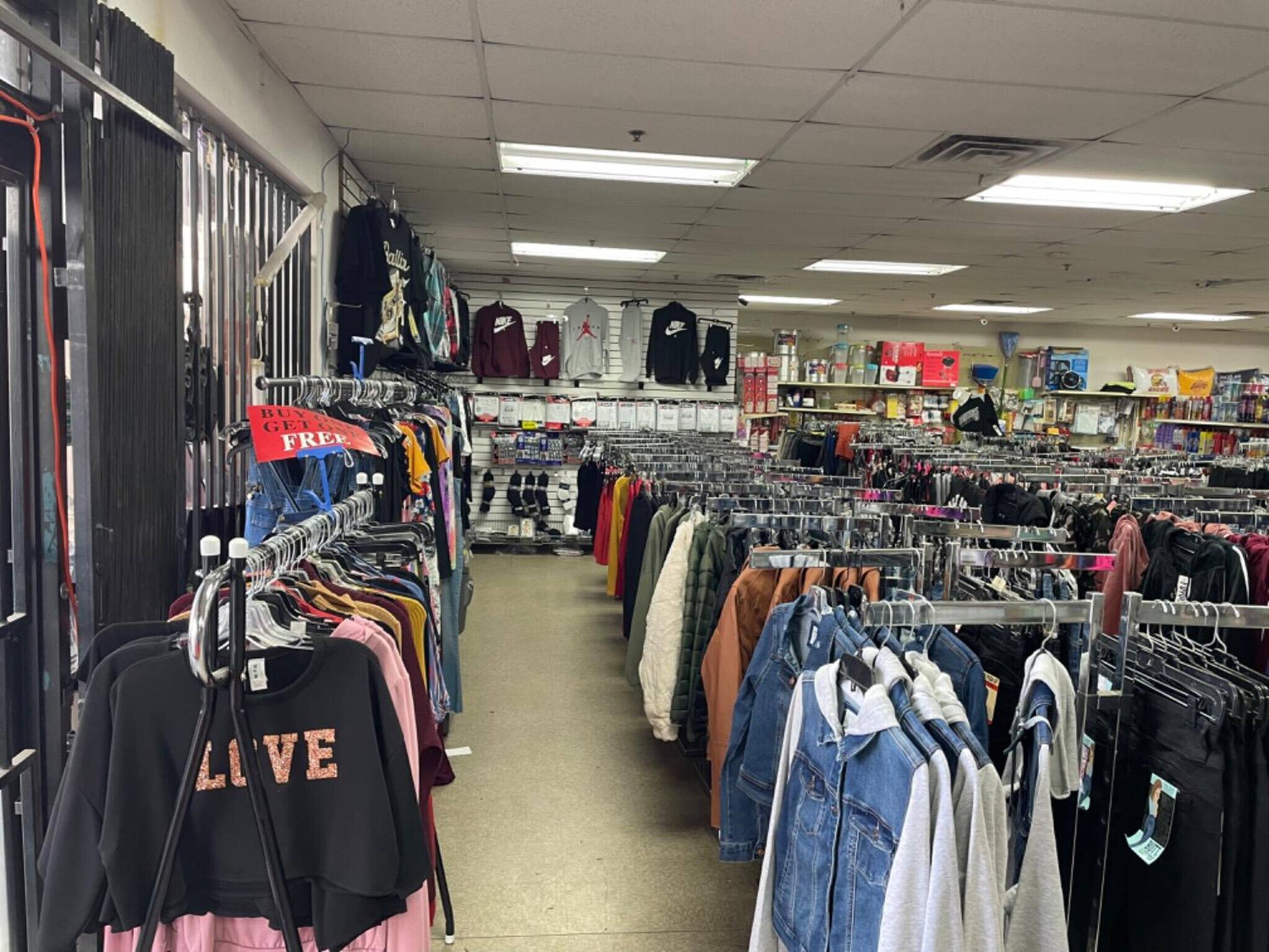 1423 Cedar, Fresno, CA for sale Primary Photo- Image 1 of 1