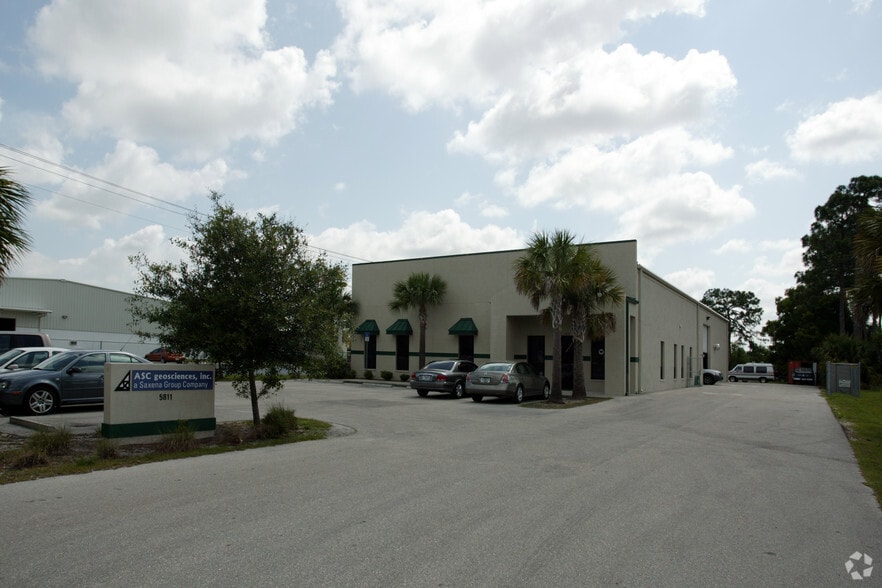 5811 Corporation Cir, Fort Myers, FL for lease - Building Photo - Image 3 of 5