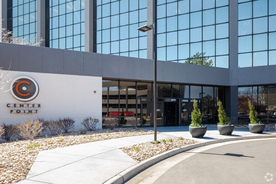 1777 S Harrison St, Denver, CO à louer - Photo du bâtiment - Image 3 de 3