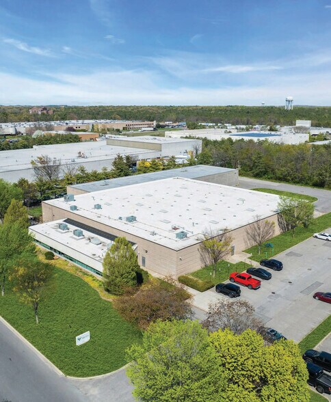 171 Rodeo Dr, Edgewood, NY à vendre - Photo du bâtiment - Image 1 de 16