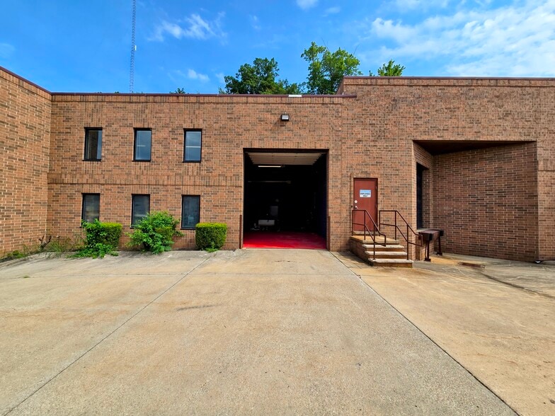 12855 York Delta Dr, North Royalton, OH for lease - Building Photo - Image 3 of 8