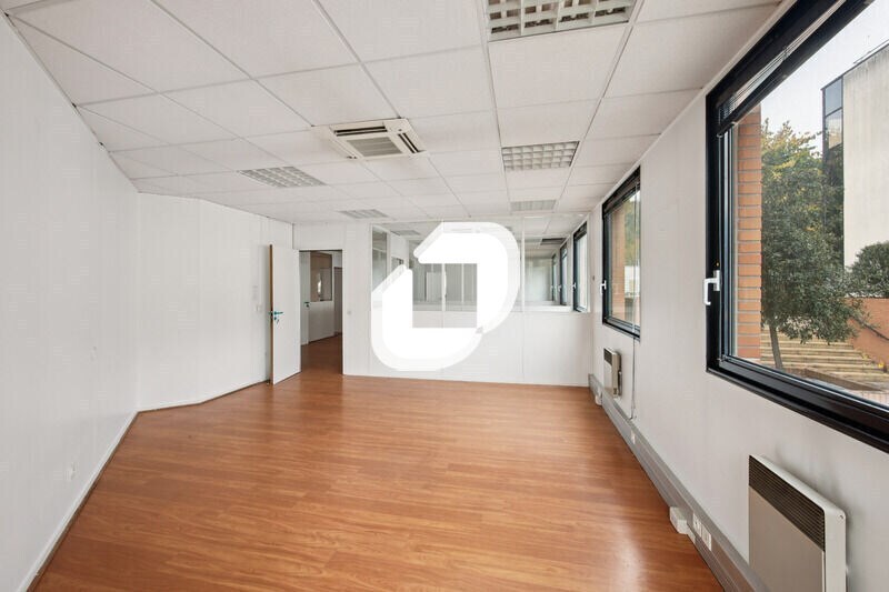 Bureau dans Jouy-en-Josas à vendre - Photo du bâtiment - Image 2 de 14