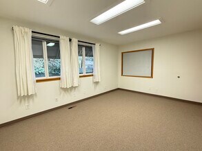 9623 32nd St SE, Lake Stevens, WA for lease Interior Photo- Image 1 of 3