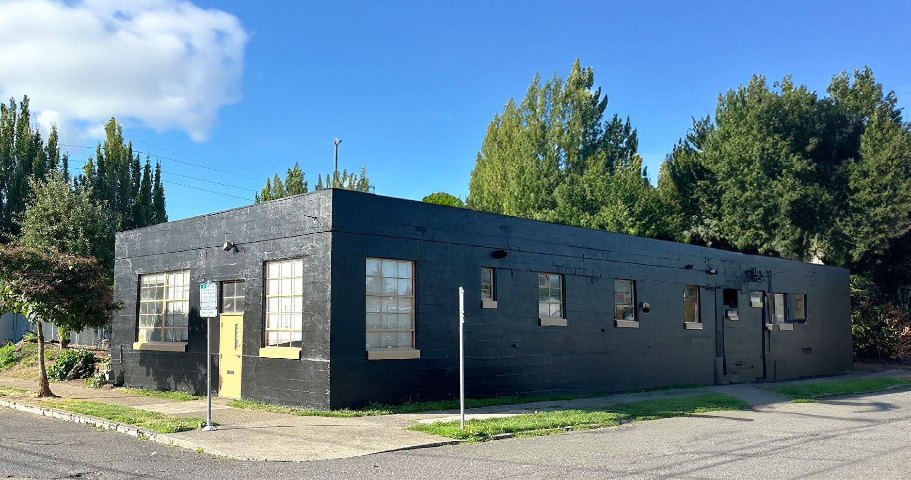 1835 NE 3rd Ave, Portland, OR for lease Primary Photo- Image 1 of 5