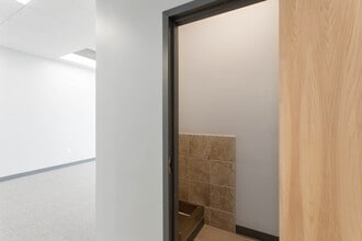 6810 Eastern Ave, Baltimore, MD for lease Interior Photo- Image 2 of 21