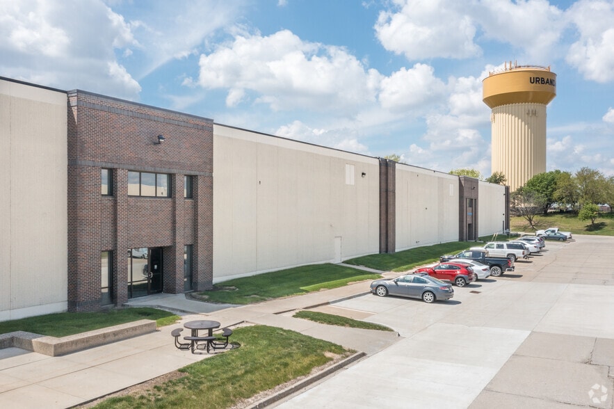 4360 112th St, Urbandale, IA à louer - Photo du bâtiment - Image 2 de 9