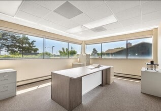 2430 Rochester Ct, Troy, MI à louer Photo intérieure- Image 1 de 6