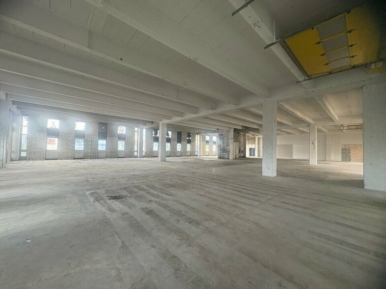14 Rue De Villeneuve, Rungis for lease - Interior Photo - Image 2 of 30