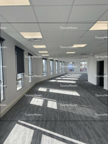 Office in Rennes for lease - Building Photo - Image 3 of 4