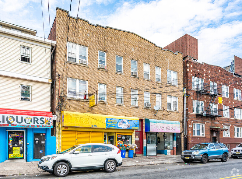 309 Park Ave, Paterson, NJ à vendre - Photo principale - Image 1 de 1