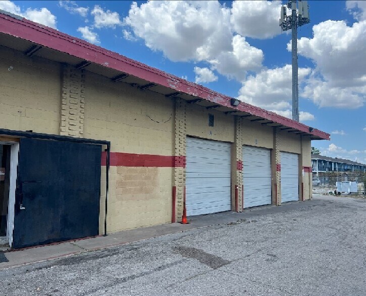 1315 Spencer Hwy, South Houston, TX à louer - Photo du bâtiment - Image 3 de 3