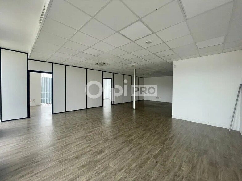 Office in Reims for lease - Building Photo - Image 2 of 5