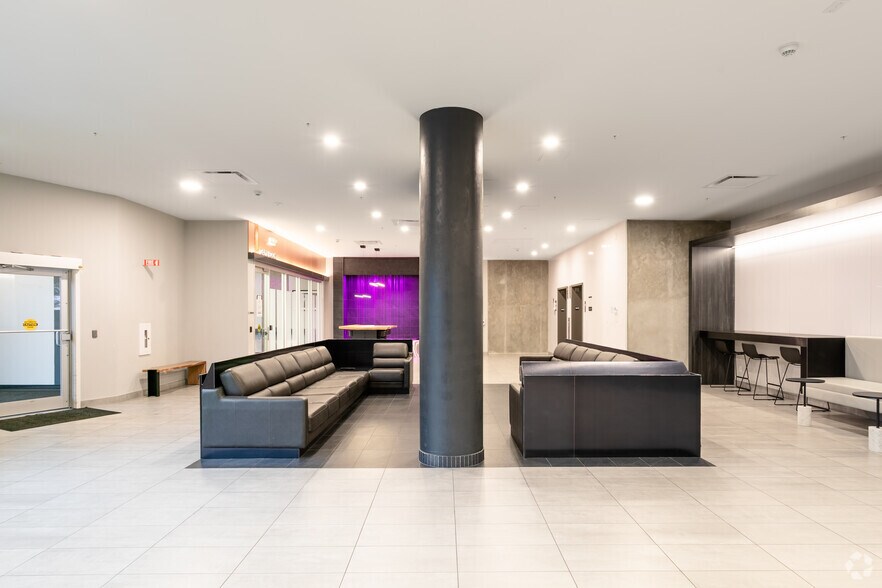 711 Treanor Av, Langford, BC à vendre - Hall d’entrée - Image 3 de 28