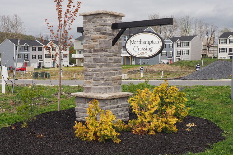 2102 Main St, Northampton, PA à louer - Photo du bâtiment - Image 3 de 9