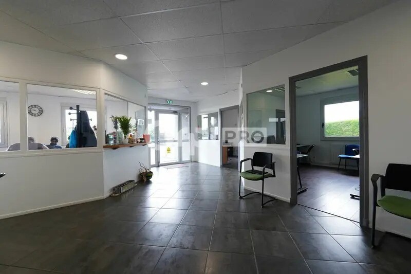 Bureau dans Rillieux-la-Pape à louer - Photo intérieure - Image 1 de 12