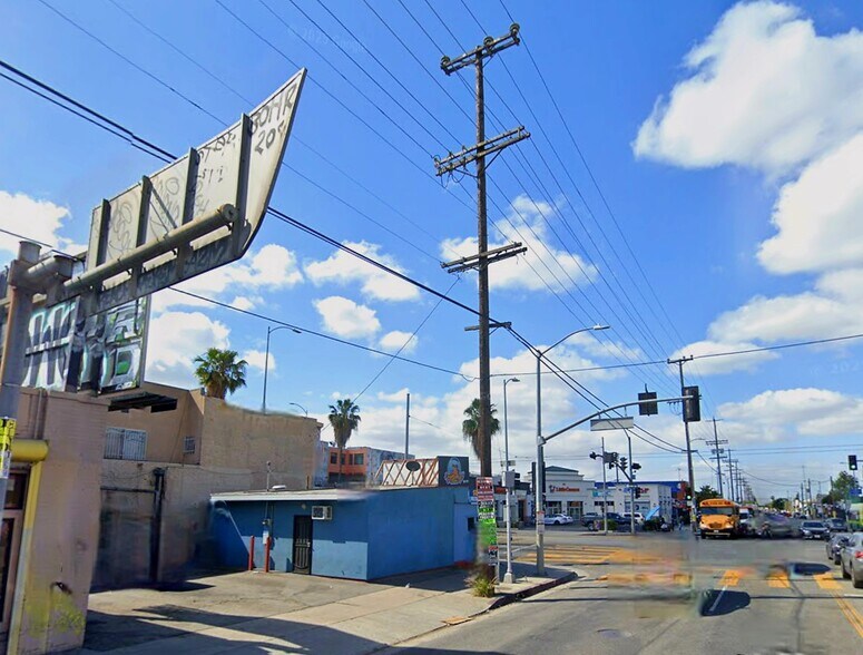 701 E Washington Blvd, Los Angeles, CA à louer - Photo du bâtiment - Image 2 de 4