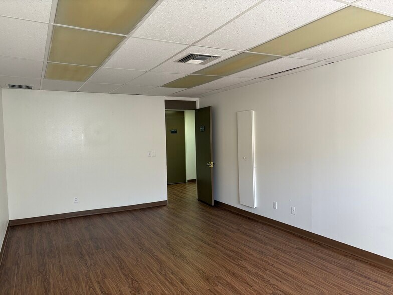 655 N Palm Canyon Dr, Palm Springs, CA à louer - Photo du bâtiment - Image 3 de 20