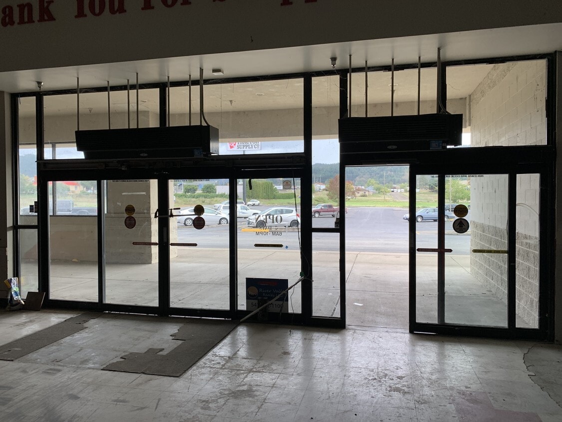 328-338 Dakota St, Sutherlin, OR à louer Photo intérieure- Image 1 de 6