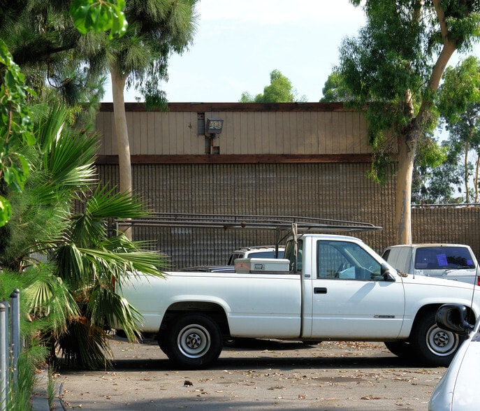 5334 Holt Blvd, Montclair, CA for lease - Building Photo - Image 3 of 6