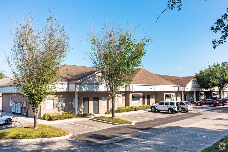 1079-1097 E Brandon Blvd, Brandon, FL à louer - Photo du bâtiment - Image 2 de 4