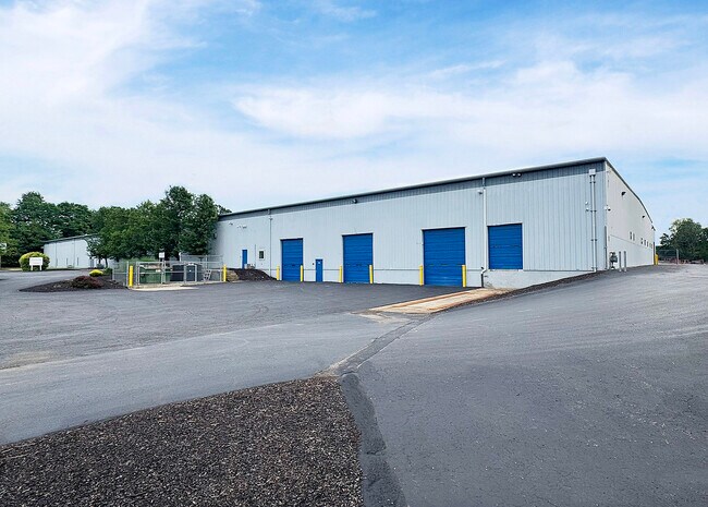 Plus de détails pour 400 Commerce Blvd, Lawrence, PA - Industriel à louer