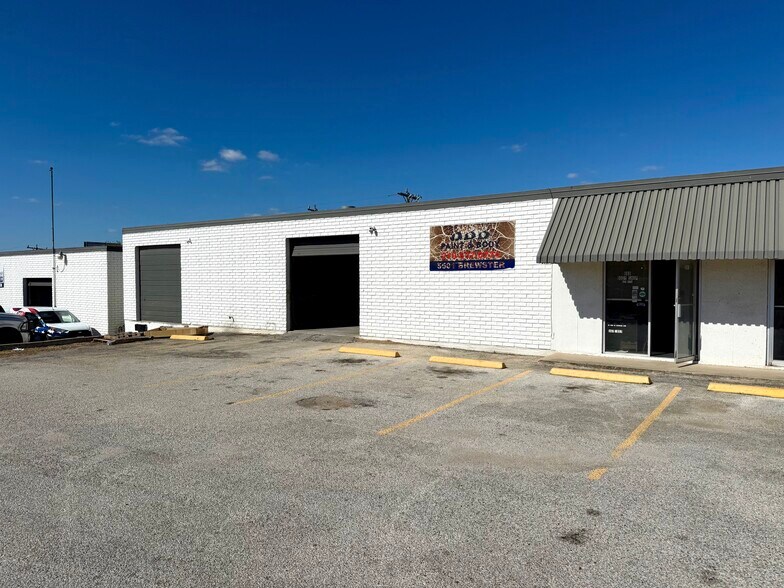 5501-5505 Brewster St, San Antonio, TX for lease - Building Photo - Image 3 of 9