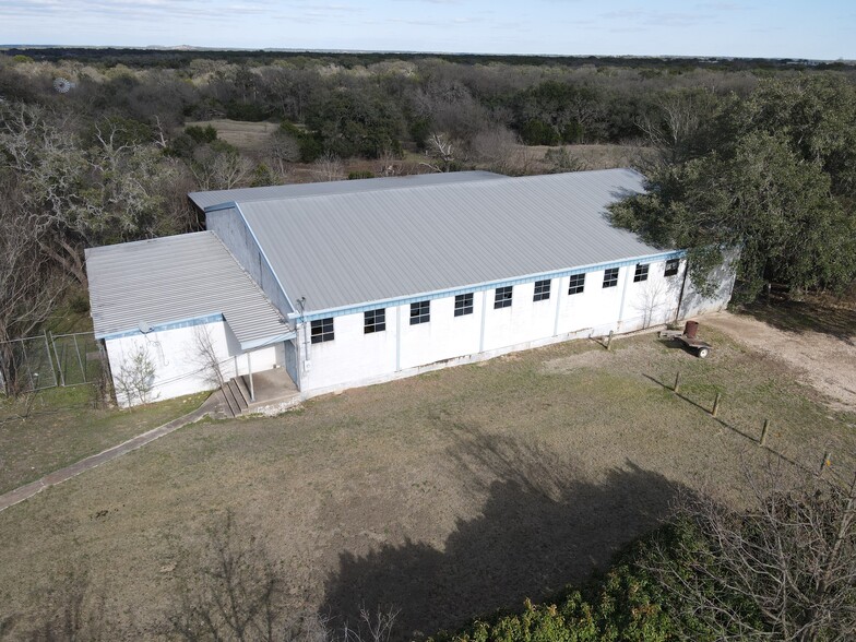 211 Loop 308, Briggs, TX à vendre - Photo du b timent - Image 1 de 1