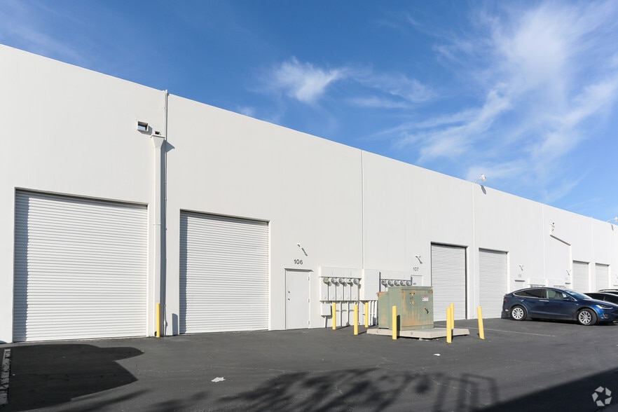 1240 N Van Buren St, Anaheim, CA à louer - Photo du bâtiment - Image 3 de 6