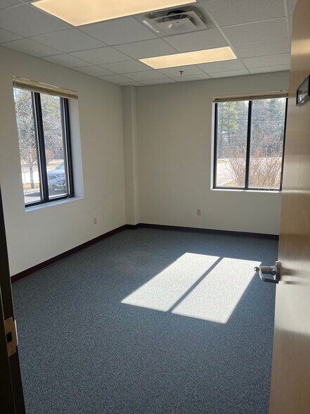 202 Gannett Dr, South Portland, ME à louer - Photo du bâtiment - Image 3 de 5