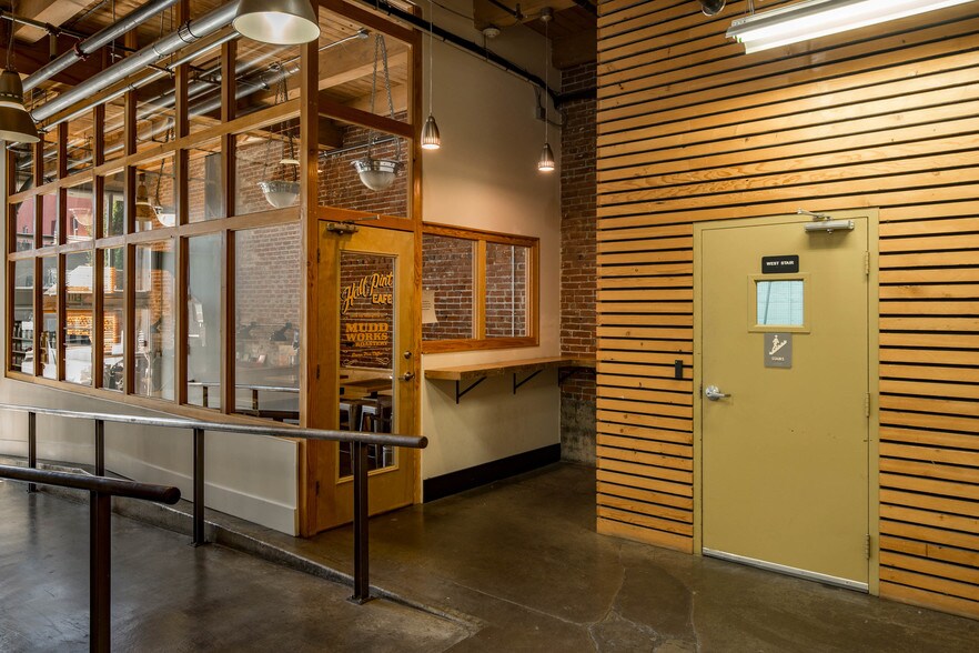 537 SE Ash St, Portland, OR à louer - Photo intérieure - Image 3 de 5