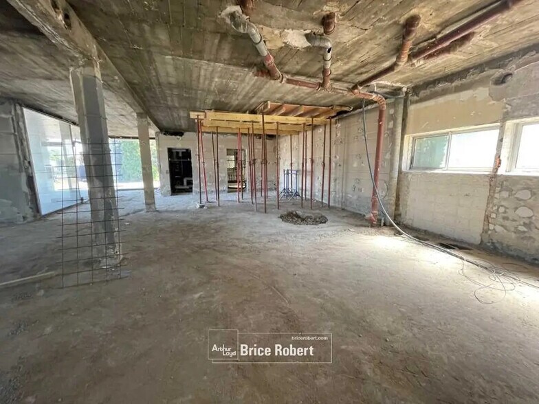 Bureau dans Villeurbanne à louer - Photo de construction - Image 3 de 7